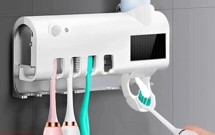 UV sterilizátor a držiak na zubné kefky s dávkovačom zubnej pasty